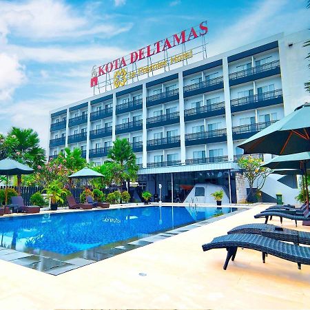 Le Premier Hotel Deltamas Чикаранг Экстерьер фото
